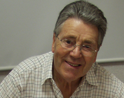 Six-times TT winner Geoff Duke will attend the re-enactment